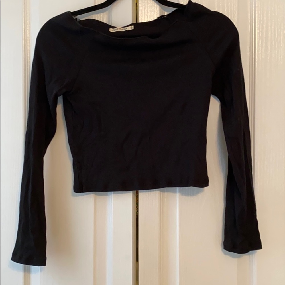 Black long sleeve crop top